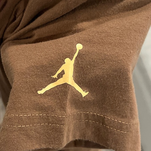 Jordan Boys Graphic T-Shirt Brown/Yellow (Size M 10–12) - Picture 3 of 6